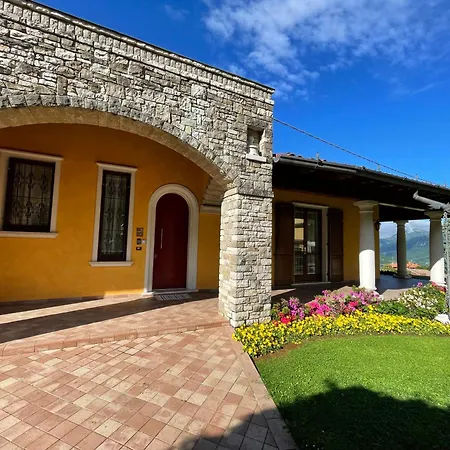 Isola * Villa (Brescia)